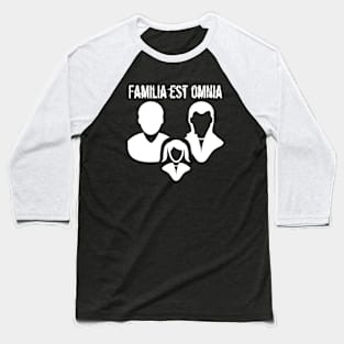 Familia est omnia Family Is Everything Baseball T-Shirt